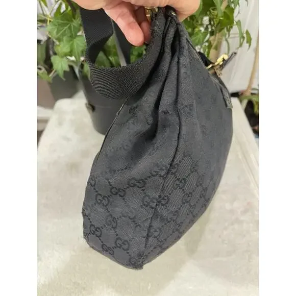 GUCCI GG 90762 MESSENGER BAG PURSE (pu220